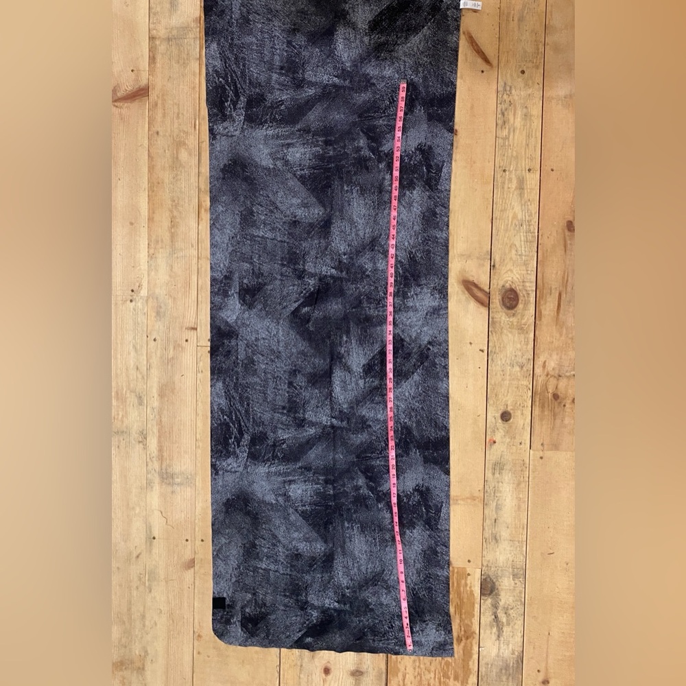 Lululemon hot yoga mat towel black and white melange